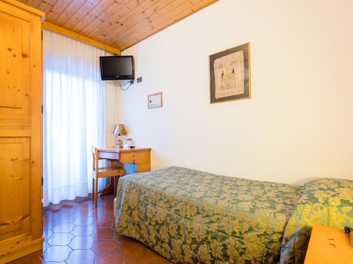Albergo Dimaro Wellness Hotel Екстериор снимка