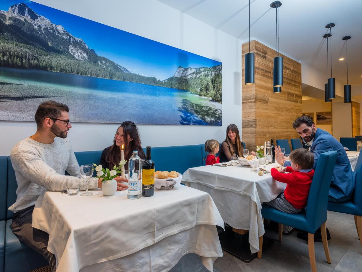 Albergo Dimaro Wellness Hotel Екстериор снимка