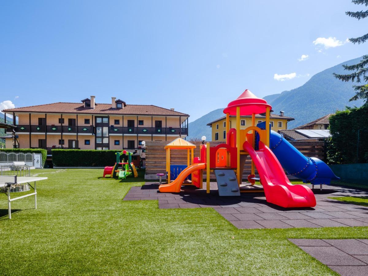 Albergo Dimaro Wellness Hotel Екстериор снимка