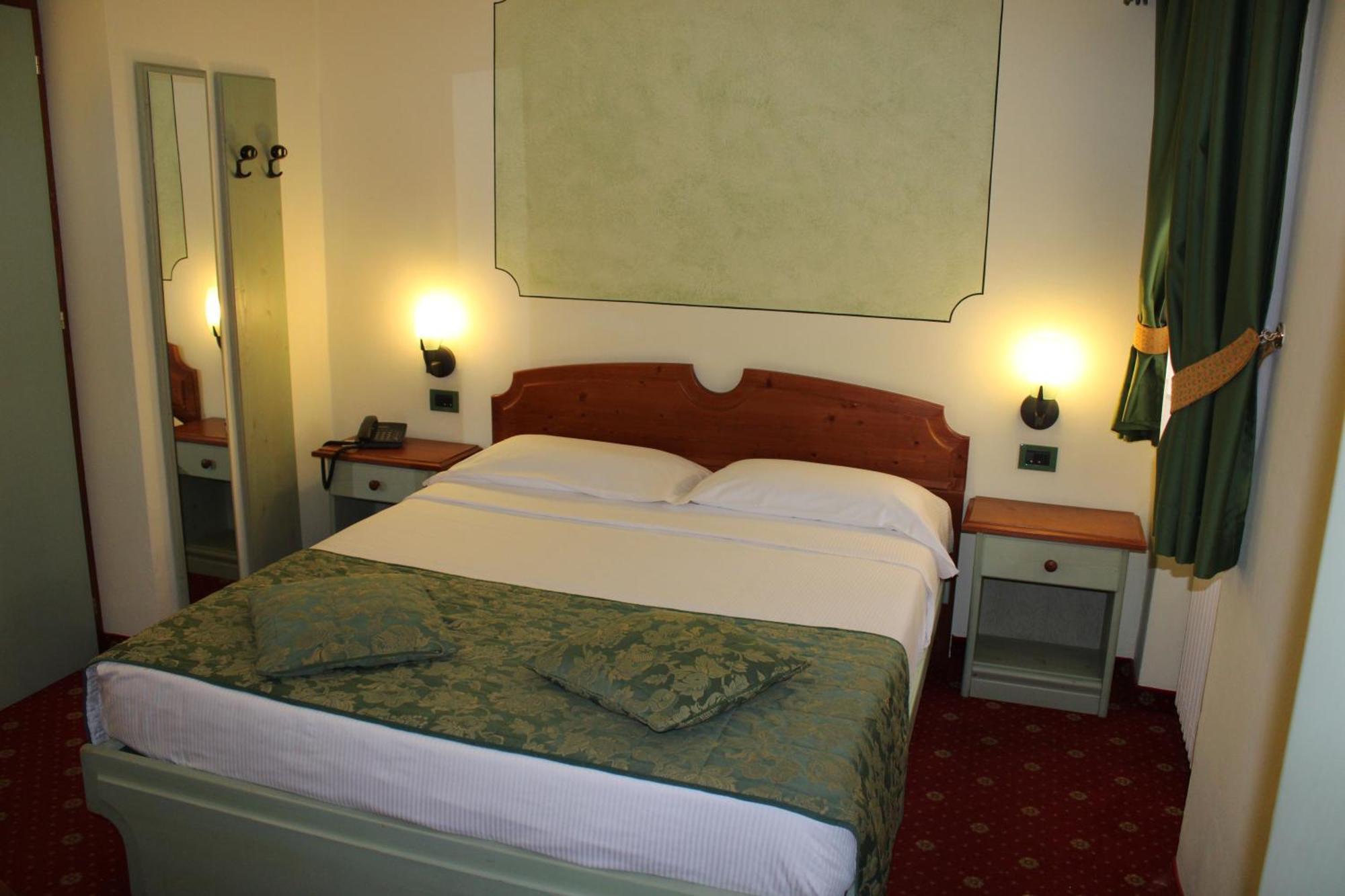 Albergo Dimaro Wellness Hotel Екстериор снимка