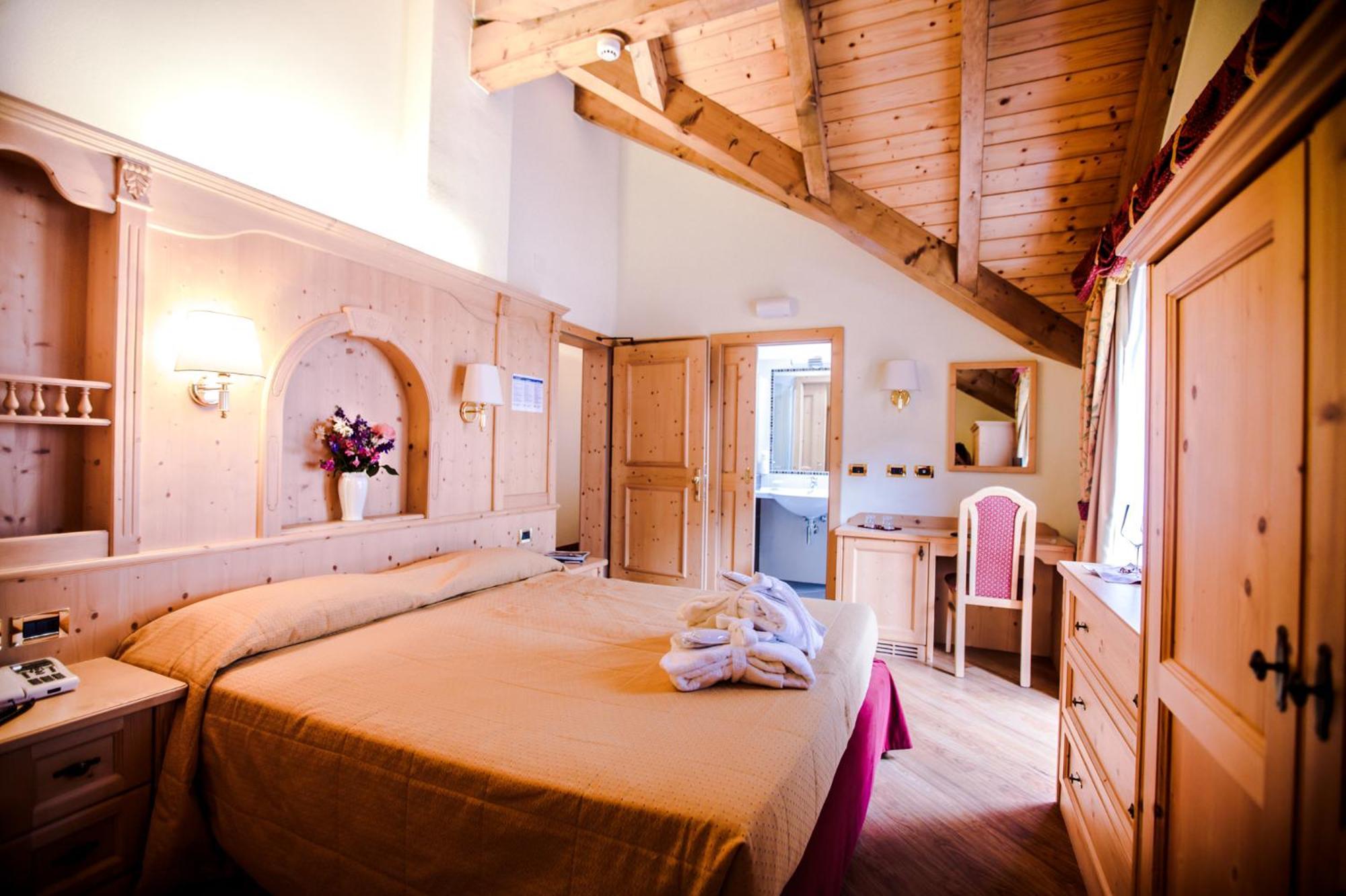 Albergo Dimaro Wellness Hotel Екстериор снимка